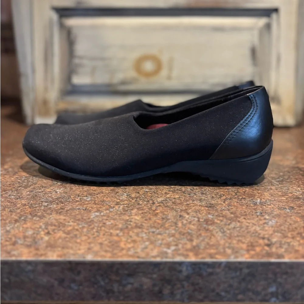 Munro Black Women's Flats